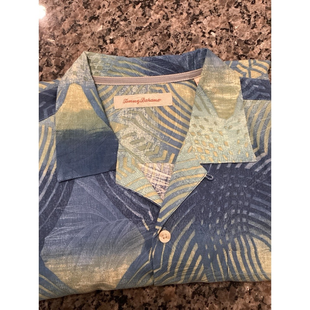 Mens Tommy Bahama 100% silk short sleeved‎ Hawaiian tropical button up Large